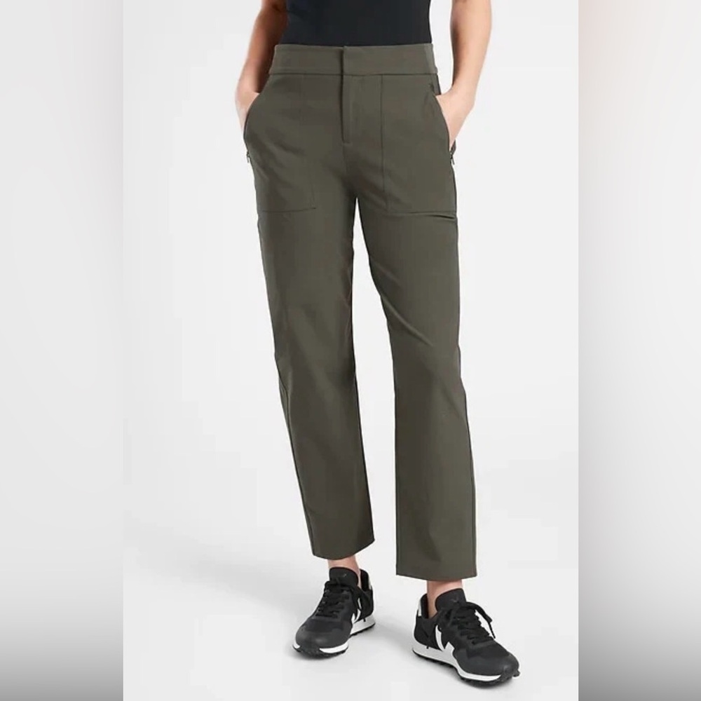 Athleta Olive Wander Hybrid Pant | Size 10 |